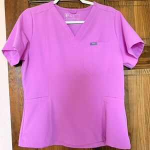 Figs Women's Short Sleeve V-Neck Top in Pink Cloud